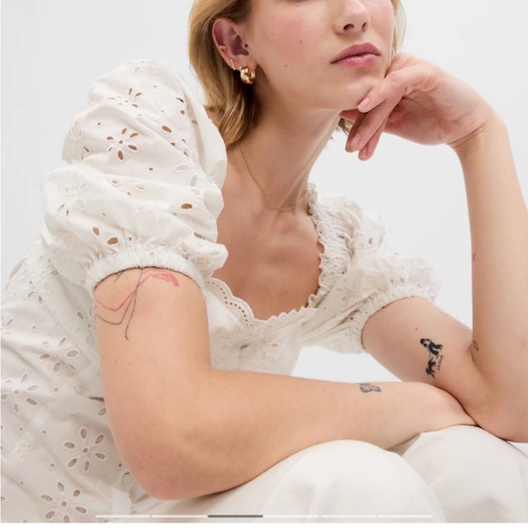 XS White Eyelet Shirt - Picture 3 of 4